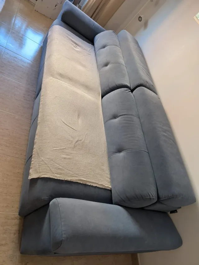 Sofá extensible azul grisáceo. Tela Daytona.