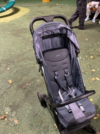 Carrito de bebé azul