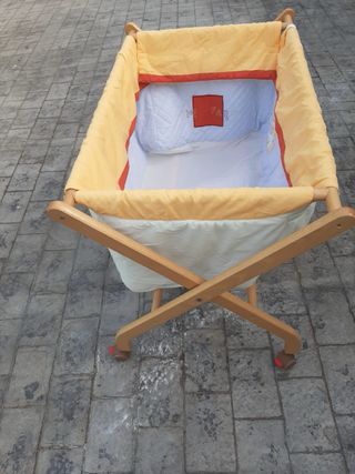 Mini cuna de madera para bebé
