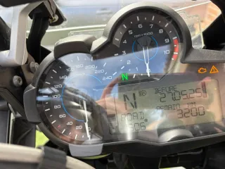 BMW R1200 GS Adventure Negra con Maletas