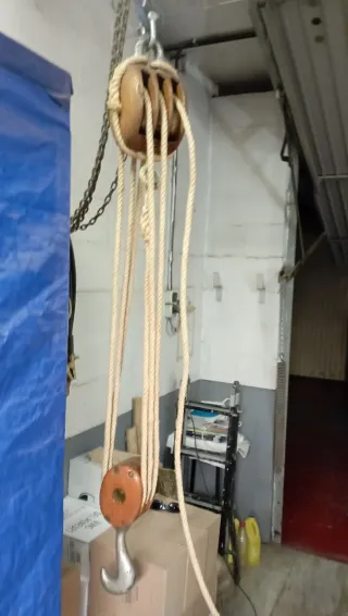 Aparejo antiguo 2 poleas madera y metal