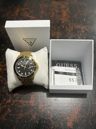Reloj Guess Dorado y Negro