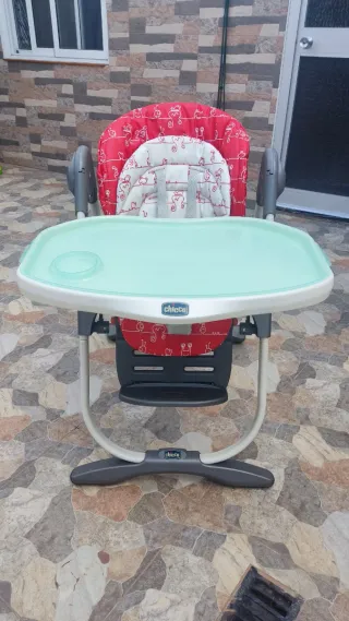 Trona bebé regulable en altura de la marca Chicco