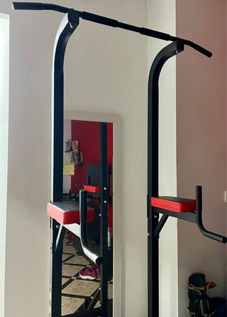 Estación de dominadas y fondos