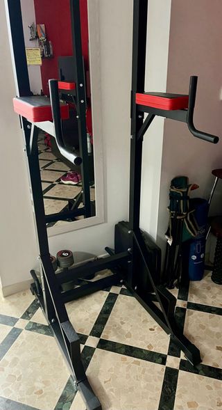 Estación de dominadas y fondos