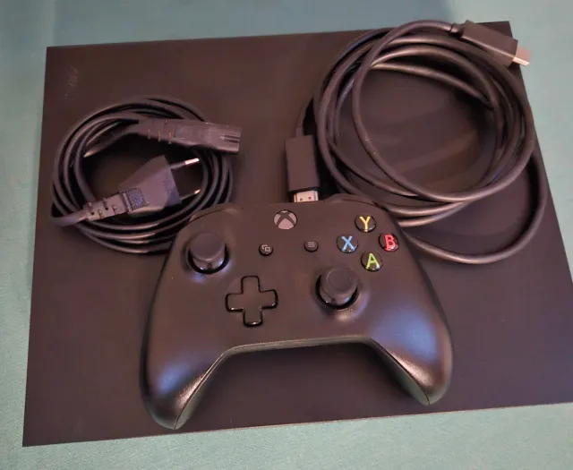 Xbox One Negra + Mando y Cables