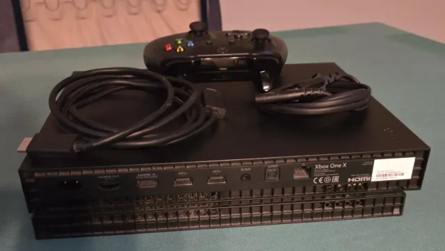 Xbox One Negra + Mando y Cables