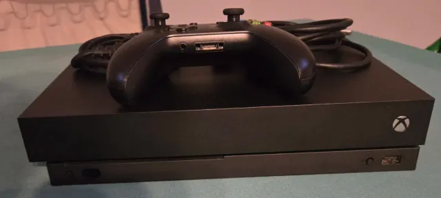 Xbox One Negra + Mando y Cables