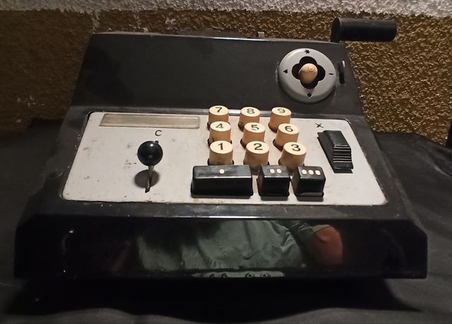Calculadora antigua Olivetti