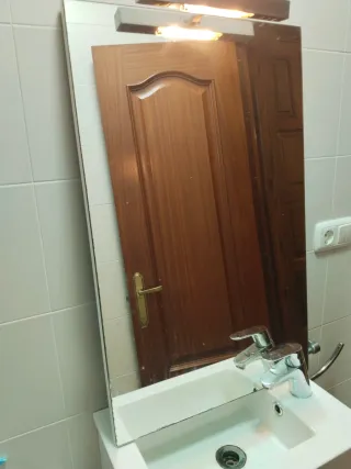 Espejo de baño con aplique de luz