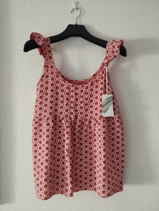 Camiseta sin mangas con hombreras