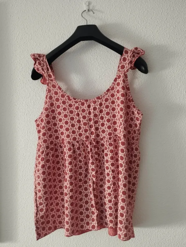 Camiseta sin mangas con hombreras