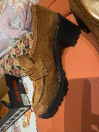 Zapatos de tacón marrones para mujer