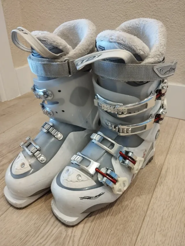 Botas de esquí Atomic, para mujer talla 25.5/26