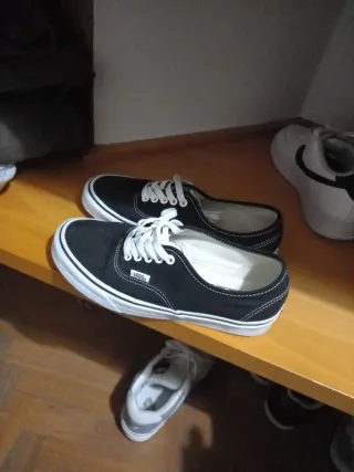 Zapatillas Vans Negras y Blancas