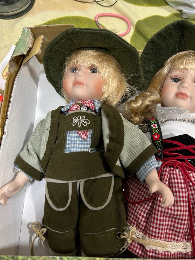 Muñecos tiroleses de porcelana