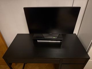 Escritorio negro de madera de Ikea