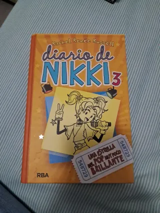 Diario de Nikki 3 - Una estrella del pop muy po...