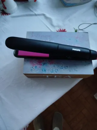 Plancha de pelo Philips negra y rosa