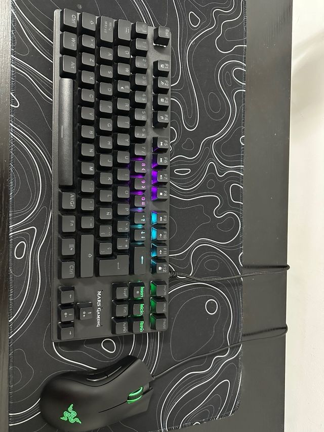 Teclado Mecánico y Mouse Razer 4 Botones