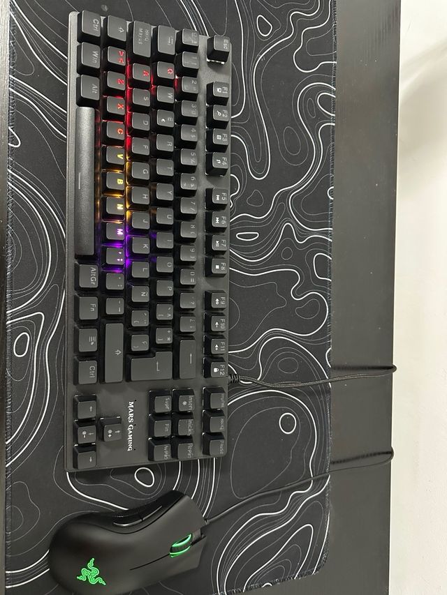 Teclado Mecánico y Mouse Razer 4 Botones