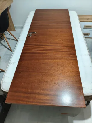 Puerta de madera de roble con jambas