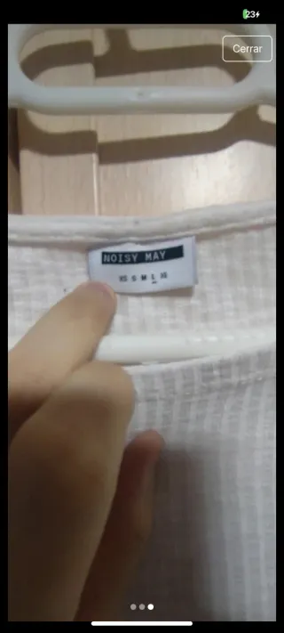 Jersey Blanco Roto Crop Detalle Nudo Bajo