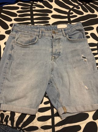 Pantalón vaquero desgastado