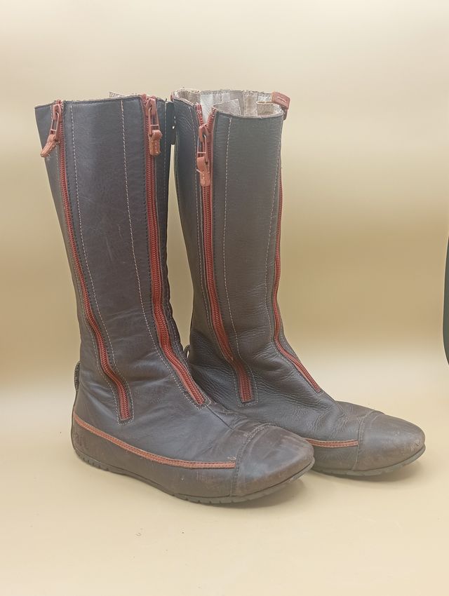 Botas de cuero con cremallera
