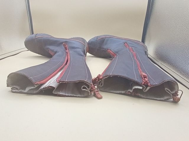 Botas de cuero con cremallera