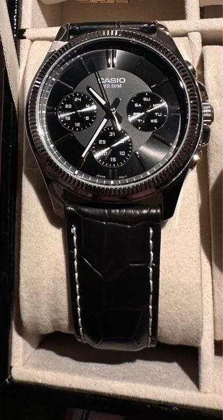 Reloj Casio Quartz Negro y Plateado