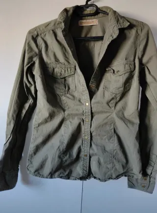 Camisa Stradivarius verde militar Talla S