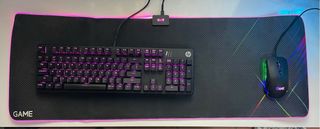 Pack gaming completo - Alfombrilla RGB + Teclado H