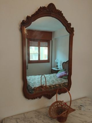 Espejo de madera tallada