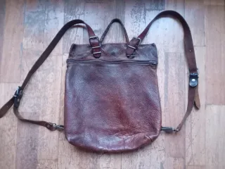 Mochila de piel marrón