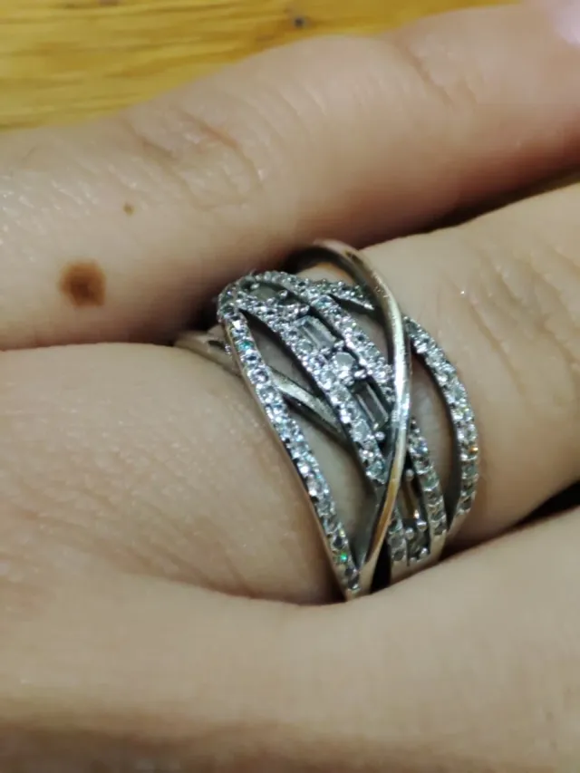 Anillo plata brillantes diseño cruzado