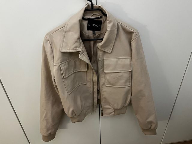 Chaqueta bomber Studio F beige