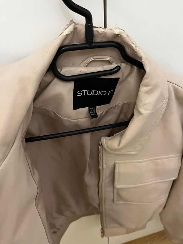 Chaqueta bomber Studio F beige
