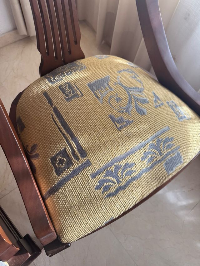 4 sedie in legno intagliato in stile classico