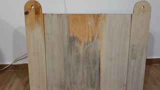 Platero de madera beige y marrón