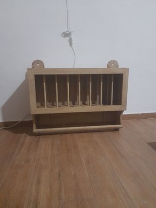 Platero de madera beige y marrón