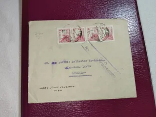 Sobre de correspondencia antiguo con sellos