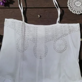 Body victoriano  en organdí blanco y encajes