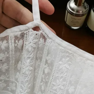 Body victoriano  en organdí blanco y encajes