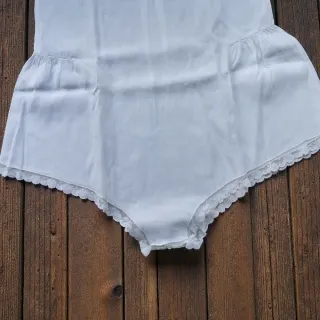 Body victoriano  en organdí blanco y encajes