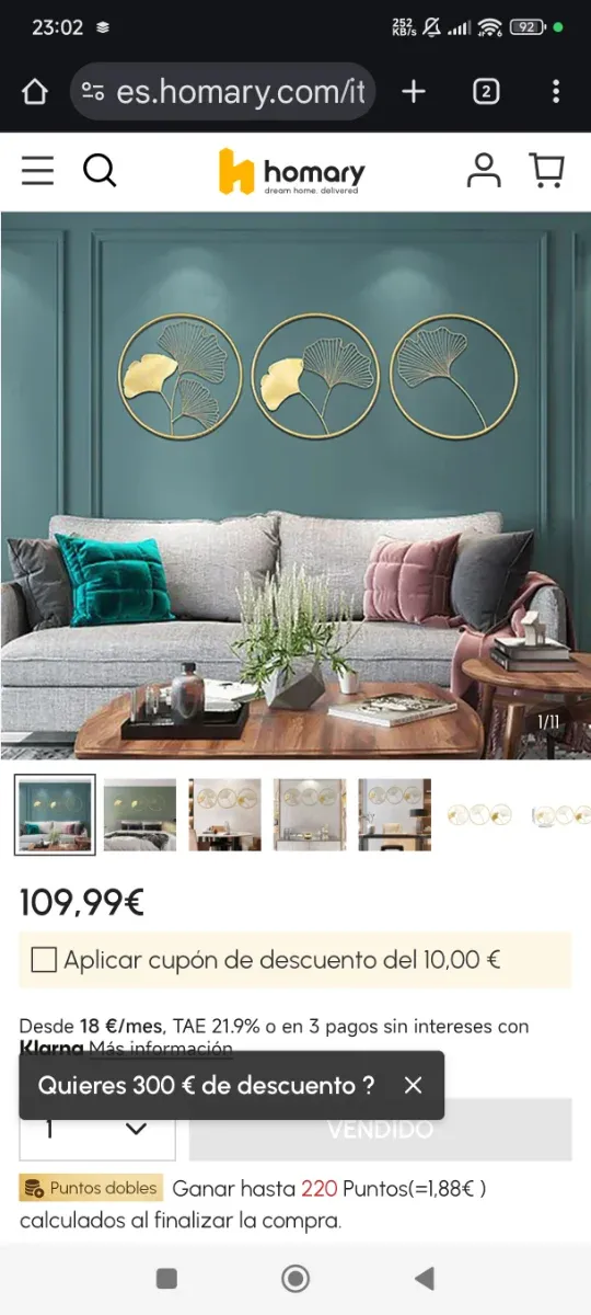 Decorazione murale con foglie dorate
