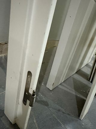 Puerta lacada blanca con cristales