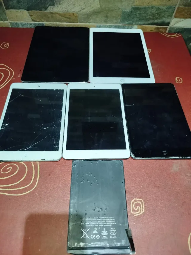 Lote 6 iPads para piezas