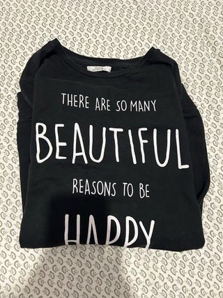 Sudadera negra con frase Happy