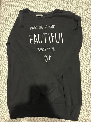 Sudadera negra con frase Happy